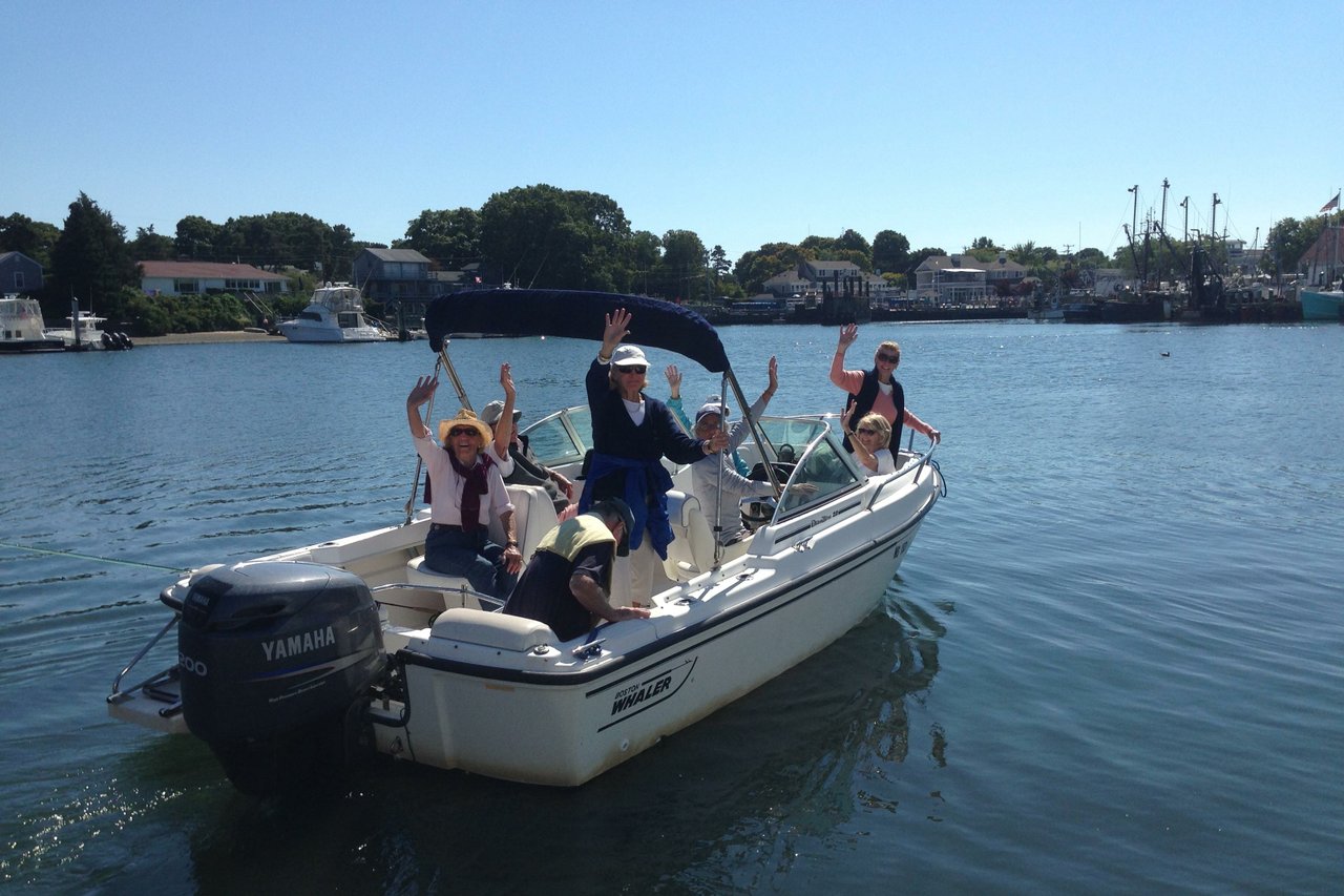 Rent a Boston Whaler Dauntless 20' Motorboat in Barnstable, MA on Sailo