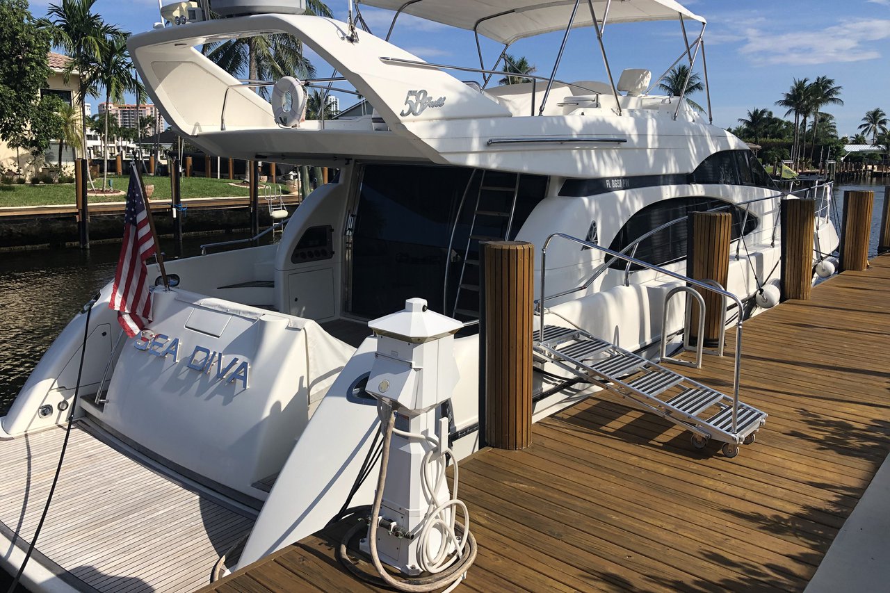 Luxury Motor Boat Rental Fort Lauderdale, FL 58' AZIMUT Flybridge Sailo 28680